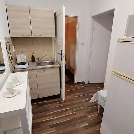 In Location On Center דירה